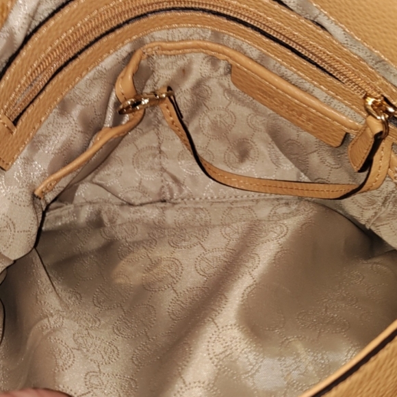 Michael Kors pebble Leather Shoulder 🛍️ Bag Gold Hardware - Picture 9 of 13